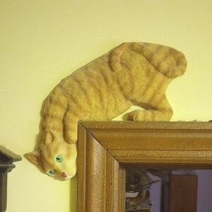 Ceramic Orange Tiger Cat for Door Frame Display